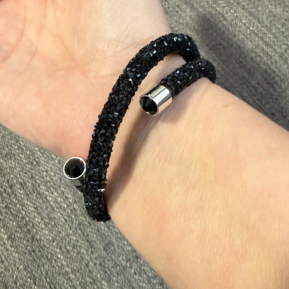 NWOT Crystal Wrap-Around Bracelet, black/silver - Picture 4 of 4